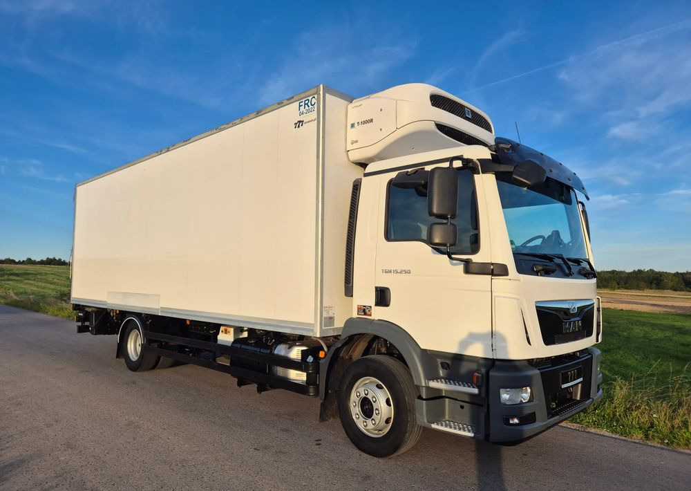 MAN TGM 15.250 7.5m winda AUTOMAT KLIMA z Niemiec EURO 6 / CHŁODNIA T-1000R THERMOKING - Camião frigorífico: foto 2 MAN TGM 15.250 7.5m winda AUTOMAT KLIMA z Niemiec EURO 6 / CHŁODNIA T-1000R THERMOKING - Camião frigorífico: foto 2