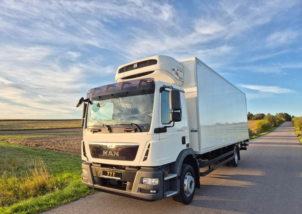 MAN TGM 15.250 7.5m winda AUTOMAT KLIMA z Niemiec EURO 6 / CHŁODNIA T-1000R THERMOKING - Camião frigorífico: foto 1 MAN TGM 15.250 7.5m winda AUTOMAT KLIMA z Niemiec EURO 6 / CHŁODNIA T-1000R THERMOKING - Camião frigorífico: foto 1