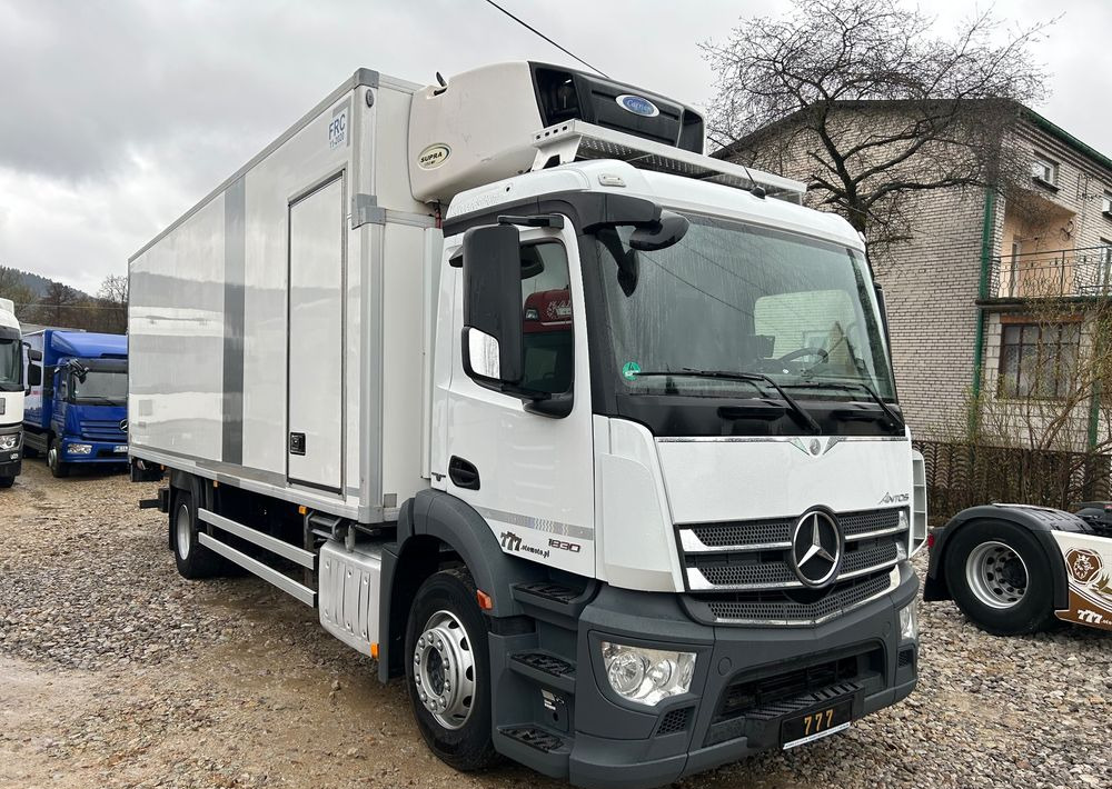Mercedes-Benz Antos 1824 CARRIER SUPRA 1150 DRZWI + winda i drzwi boczne / 7.7m / z Holandii / KLIMA LEKKI / Axor man Tgm T1000-R THERMO King - Camião frigorífico: foto 1 Mercedes-Benz Antos 1824 CARRIER SUPRA 1150 DRZWI + winda i drzwi boczne / 7.7m / z Holandii / KLIMA LEKKI / Axor man Tgm T1000-R THERMO King - Camião frigorífico: foto 1