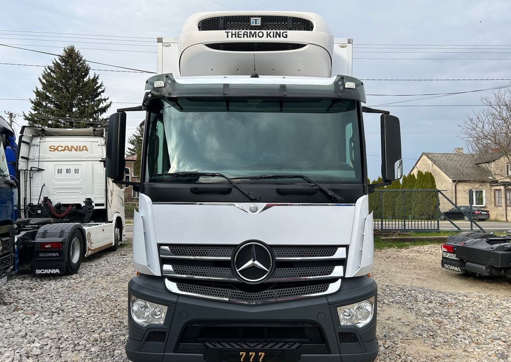 Mercedes-Benz Antos 1824 THERMO King DRZWI + winda + 2x drzwi boczne / 8.3m / z Holandii / KLIMA LEKKI / Axor man Tgm T1000-R - Camião frigorífico: foto 4 Mercedes-Benz Antos 1824 THERMO King DRZWI + winda + 2x drzwi boczne / 8.3m / z Holandii / KLIMA LEKKI / Axor man Tgm T1000-R - Camião frigorífico: foto 4