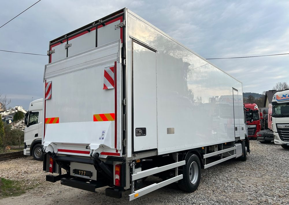 Mercedes-Benz Antos 1824 THERMO King DRZWI + winda + 2x drzwi boczne / 8.3m / z Holandii / KLIMA LEKKI / Axor man Tgm T1000-R - Camião frigorífico: foto 5 Mercedes-Benz Antos 1824 THERMO King DRZWI + winda + 2x drzwi boczne / 8.3m / z Holandii / KLIMA LEKKI / Axor man Tgm T1000-R - Camião frigorífico: foto 5