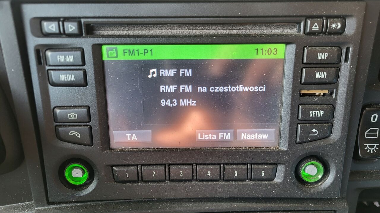 Scania Nawigacja Navi CD Bluetooth R 2538534 Scania SCANIA R 2026742 truck - Painel de instrumentos para Camião: foto 2 Scania Nawigacja Navi CD Bluetooth R 2538534 Scania SCANIA R 2026742 truck - Painel de instrumentos para Camião: foto 2