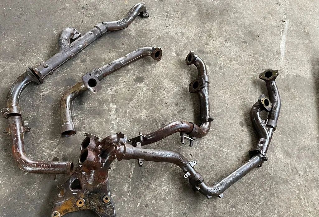 Scania R 730 V8 1906965 Scania R 730 V8 1906965 truck - Colector de escape para Camião: foto 1 Scania R 730 V8 1906965 Scania R 730 V8 1906965 truck - Colector de escape para Camião: foto 1