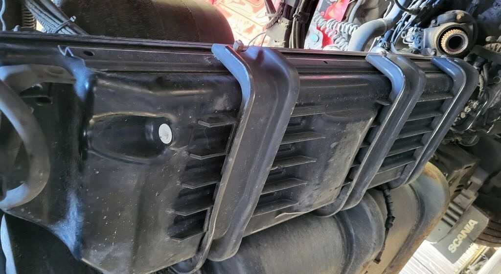 Scania R Euro6 2173147 2140807 Scania R Euro6 2173147 2140807 truck - Tanque para AdBlue para Camião: foto 4 Scania R Euro6 2173147 2140807 Scania R Euro6 2173147 2140807 truck - Tanque para AdBlue para Camião: foto 4