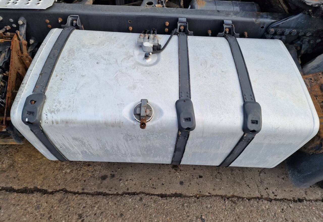 Scania r 600L 1517308 Scania 1517308 truck - Tanque de combustível para Camião: foto 1 Scania r 600L 1517308 Scania 1517308 truck - Tanque de combustível para Camião: foto 1