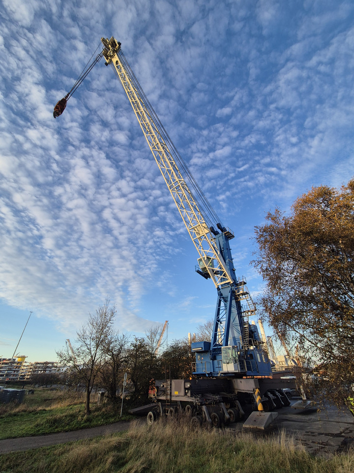 Liebherr LHM250 - Equipamento portuário: foto 2 Liebherr LHM250 - Equipamento portuário: foto 2