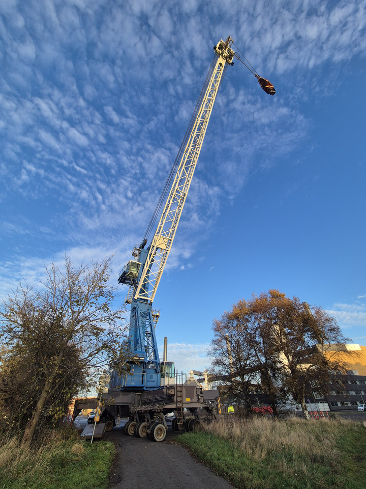 Liebherr LHM250 - Equipamento portuário: foto 3 Liebherr LHM250 - Equipamento portuário: foto 3