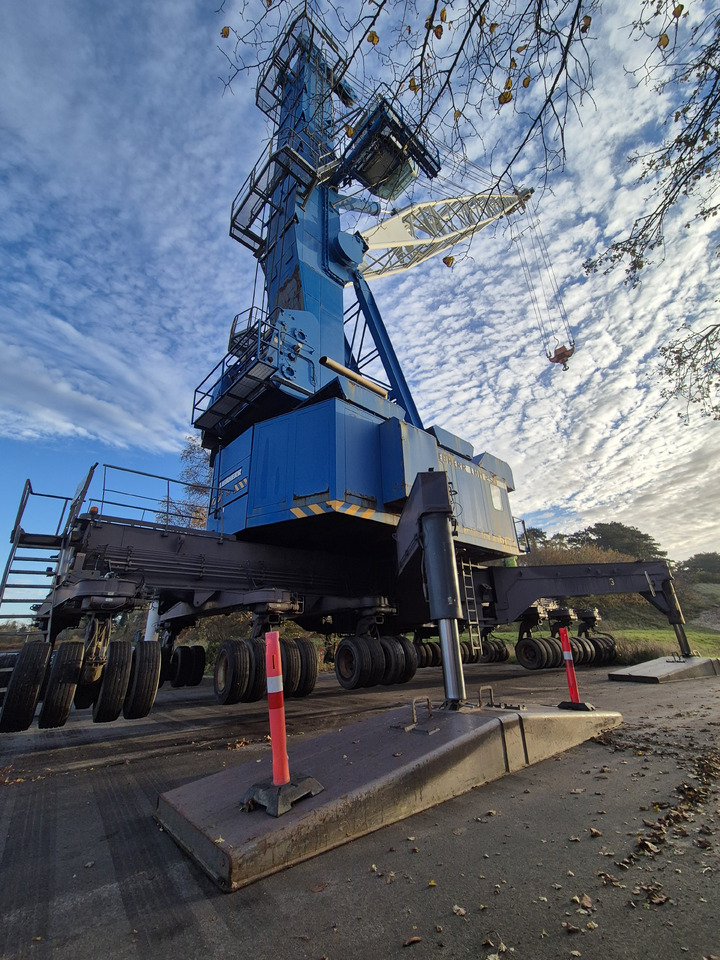 Liebherr LHM250 - Equipamento portuário: foto 5 Liebherr LHM250 - Equipamento portuário: foto 5