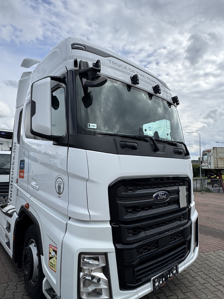 FORD F-MAX TRUCKS 500 - Cabine: foto 1 FORD F-MAX TRUCKS 500 - Cabine: foto 1