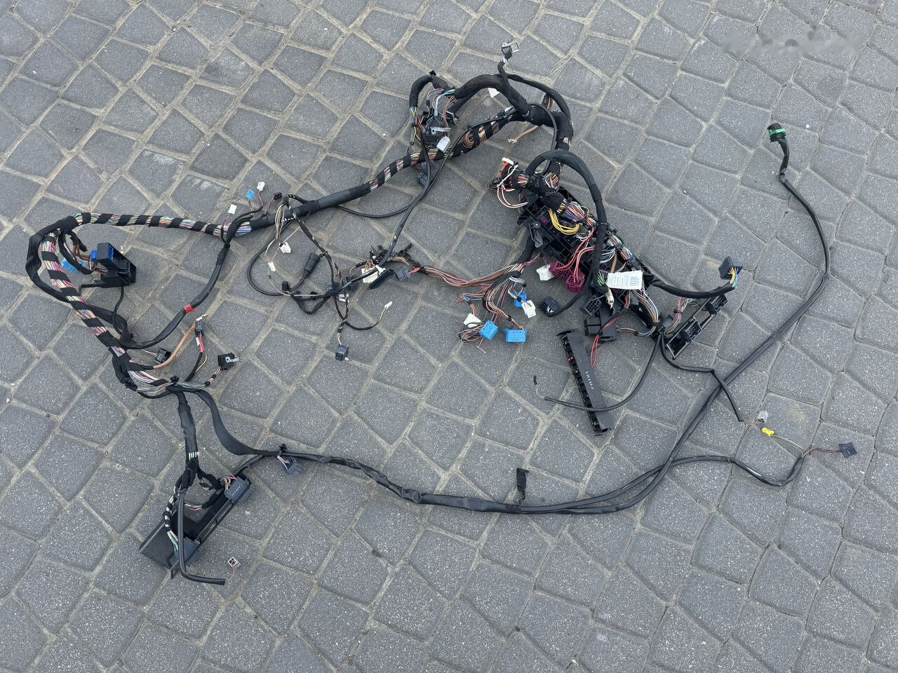 Instalacja Wiązka Deski Rozdzielczej Mercedes-Benz Atego III - Sistema elétrico para Camião: foto 1 Instalacja Wiązka Deski Rozdzielczej Mercedes-Benz Atego III - Sistema elétrico para Camião: foto 1