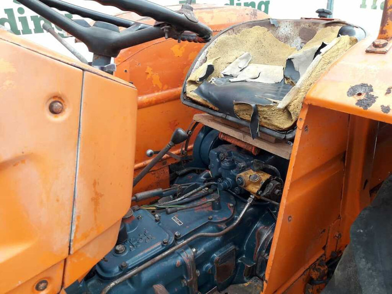 Trator Fiat 450: foto 17