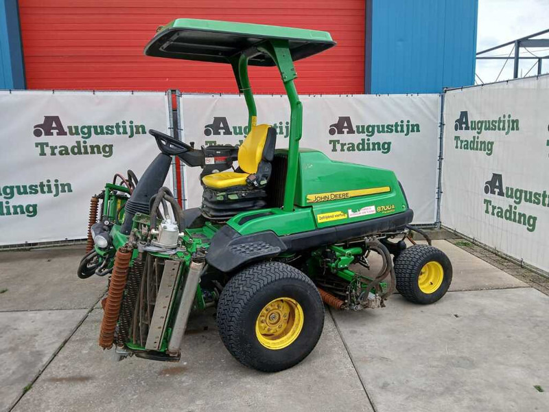 John Deere 8700A - Cortador de grama: foto 1 John Deere 8700A - Cortador de grama: foto 1