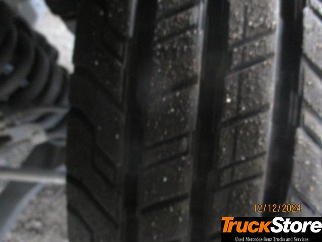 FUSO Canter 3C15 - Carrinha de contentor: foto 5 FUSO Canter 3C15 - Carrinha de contentor: foto 5