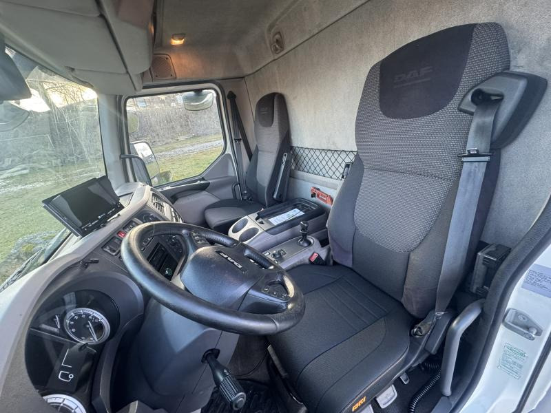 Fotografia de interior 1: Camião furgão DAF LF 210 FA