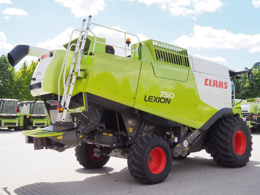 Claas Lexion 750 MONTANA 4WD + V900 - Ceifeira debulhadora: foto 3 Claas Lexion 750 MONTANA 4WD + V900 - Ceifeira debulhadora: foto 3