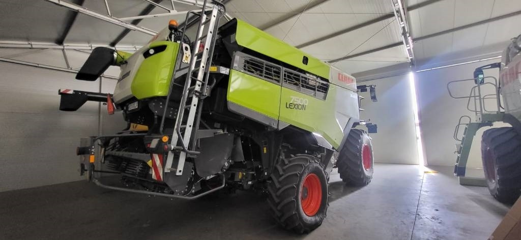 Claas Lexion 7500 + V930 - Ceifeira debulhadora: foto 4 Claas Lexion 7500 + V930 - Ceifeira debulhadora: foto 4