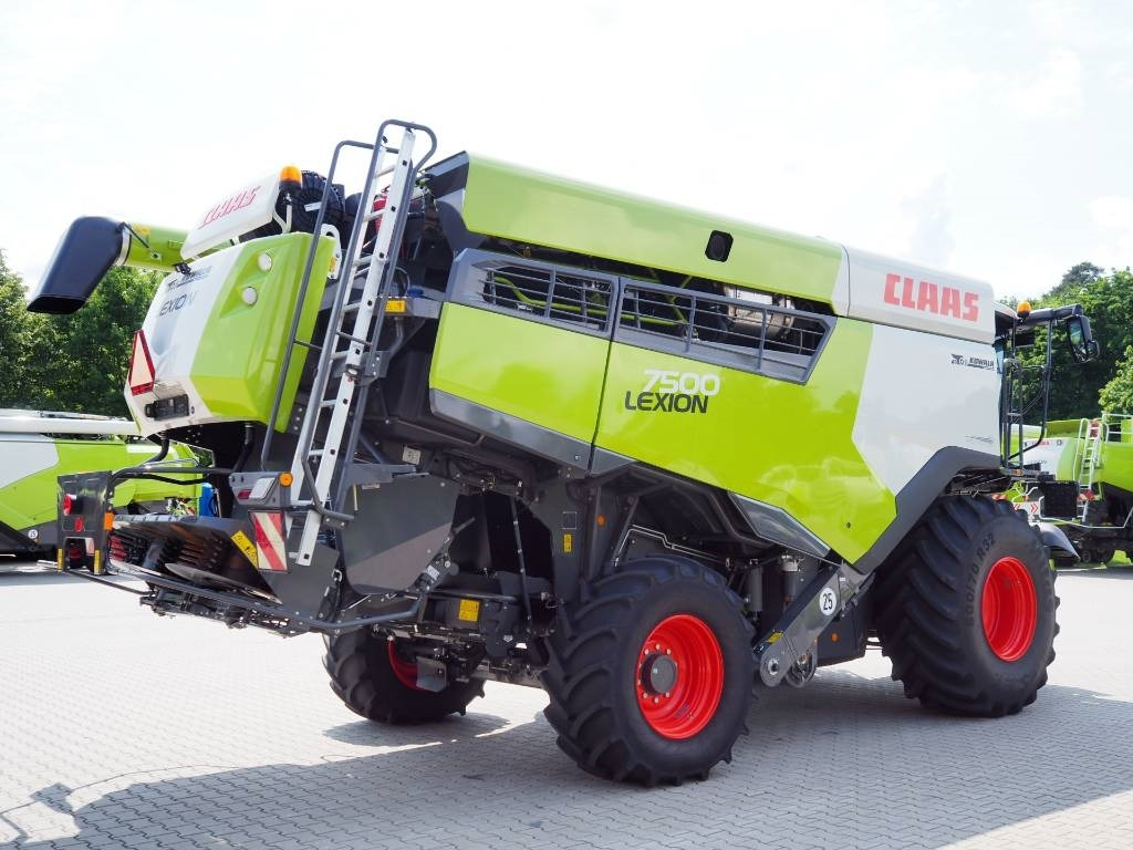 Claas Lexion 7500 + V930 - Ceifeira debulhadora: foto 3 Claas Lexion 7500 + V930 - Ceifeira debulhadora: foto 3