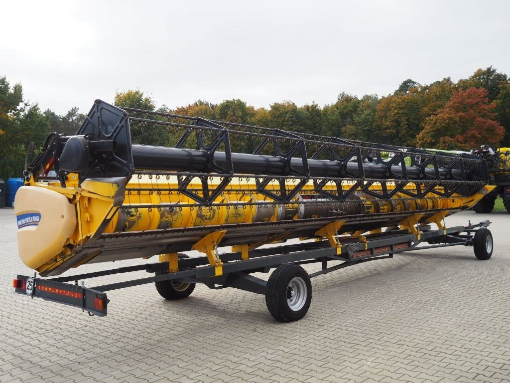 Ceifeira debulhadora New Holland CR 9090: foto 12