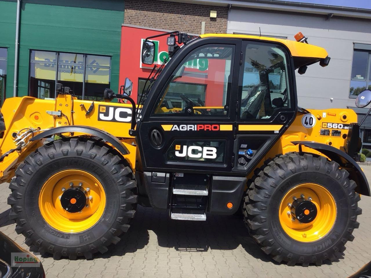JCB 560-80 AGRI PRO - Empilhador telescópico: foto 1 JCB 560-80 AGRI PRO - Empilhador telescópico: foto 1