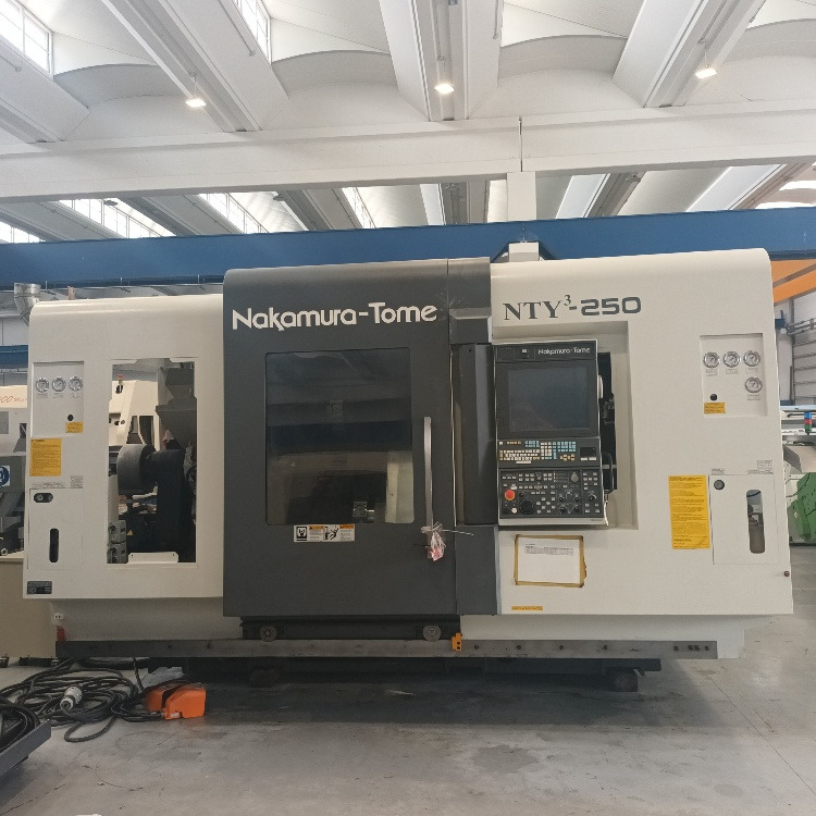 Tornio Cnc a tre torrette Nakamura NTY3-250 - Máquina para metal: foto 1 Tornio Cnc a tre torrette Nakamura NTY3-250 - Máquina para metal: foto 1