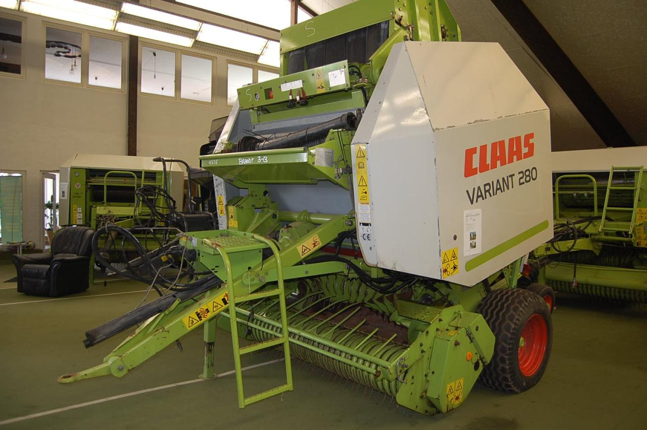 CLAAS Variant 280 - Enfardadeira de fardos redondos: foto 1 CLAAS Variant 280 - Enfardadeira de fardos redondos: foto 1