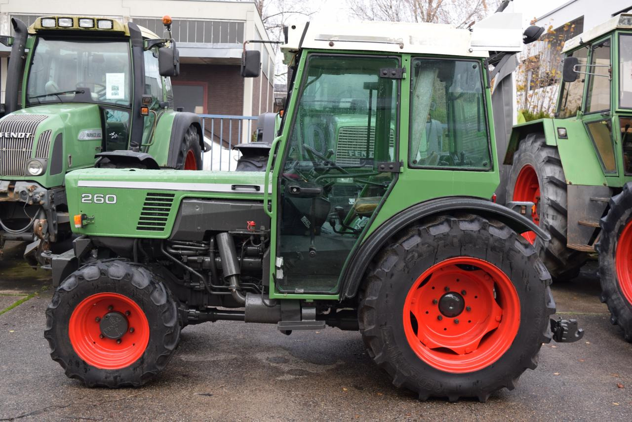 Fendt 260 V - Tractor pernalta: foto 2 Fendt 260 V - Tractor pernalta: foto 2