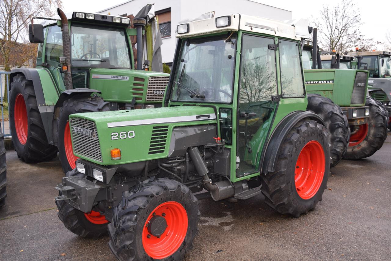 Fendt 260 V - Tractor pernalta: foto 1 Fendt 260 V - Tractor pernalta: foto 1