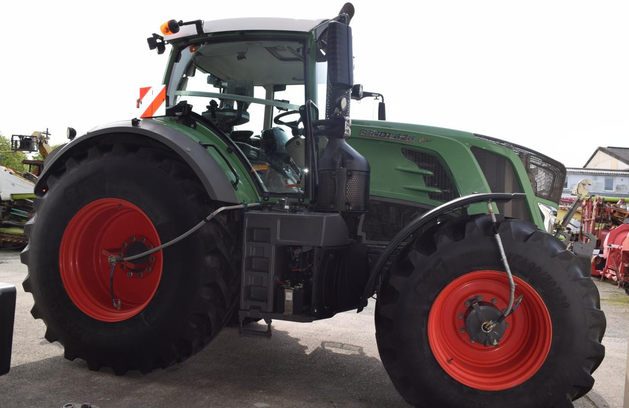 Fendt 826 Vario ProfiPlus, - Trator: foto 2 Fendt 826 Vario ProfiPlus, - Trator: foto 2