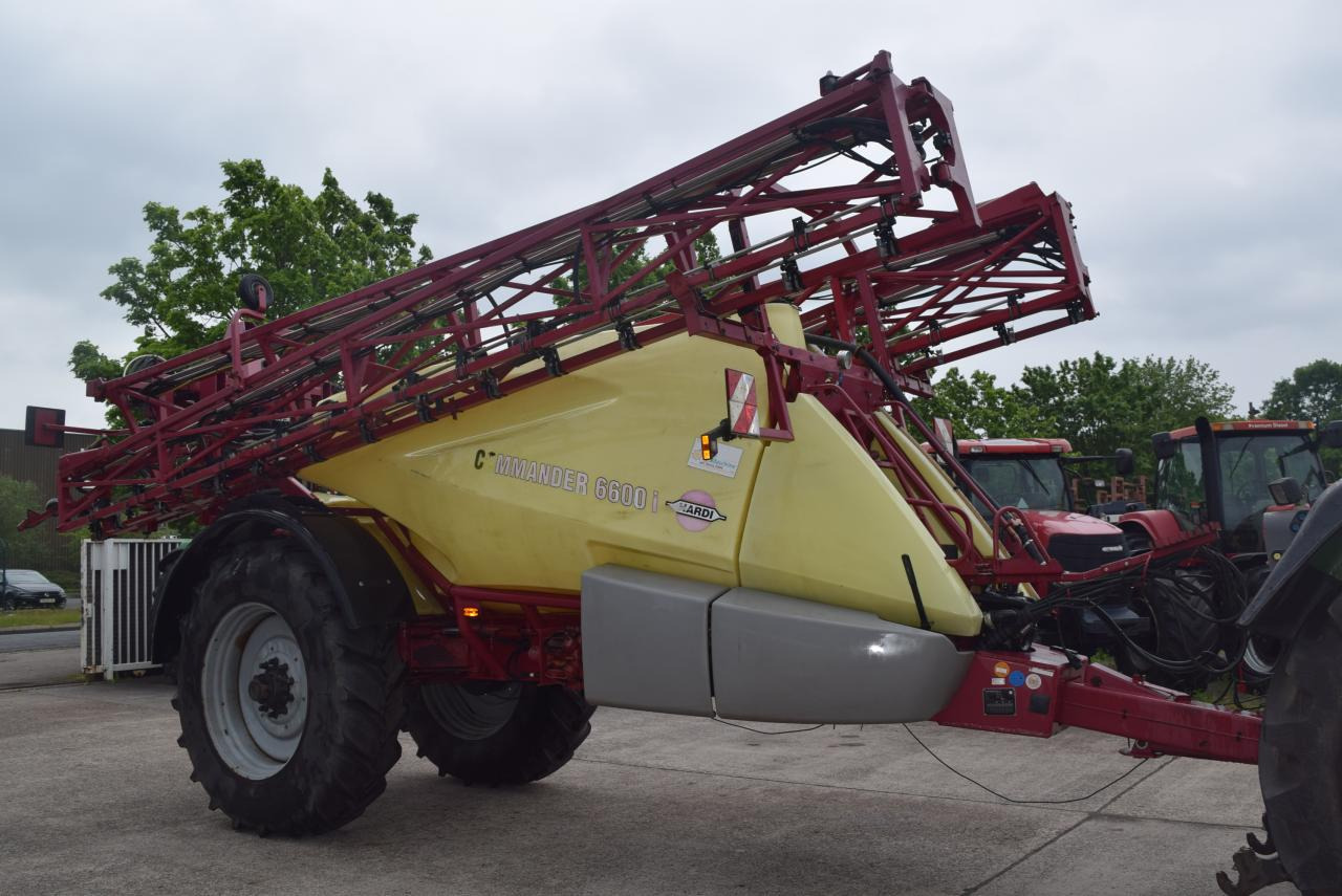 Hardi Commander 6600 i - Pulverizador de arrastar: foto 1 Hardi Commander 6600 i - Pulverizador de arrastar: foto 1