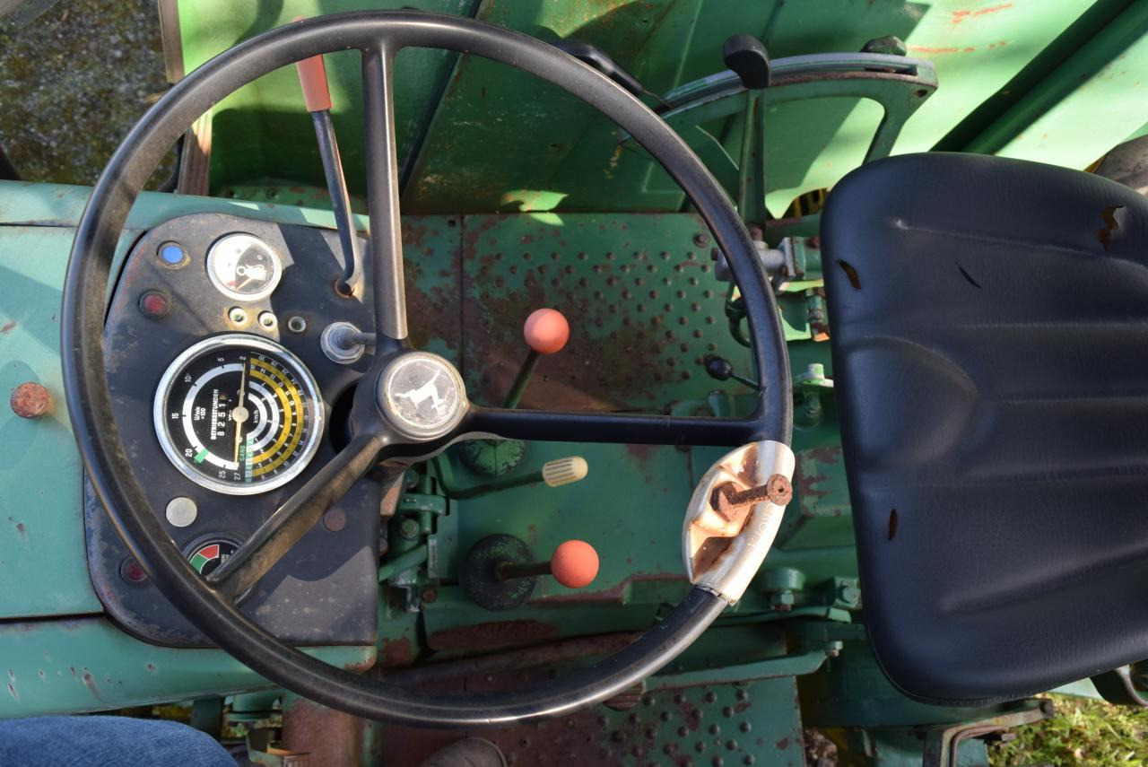 Trator John Deere 2130: foto 6 Trator John Deere 2130: foto 6