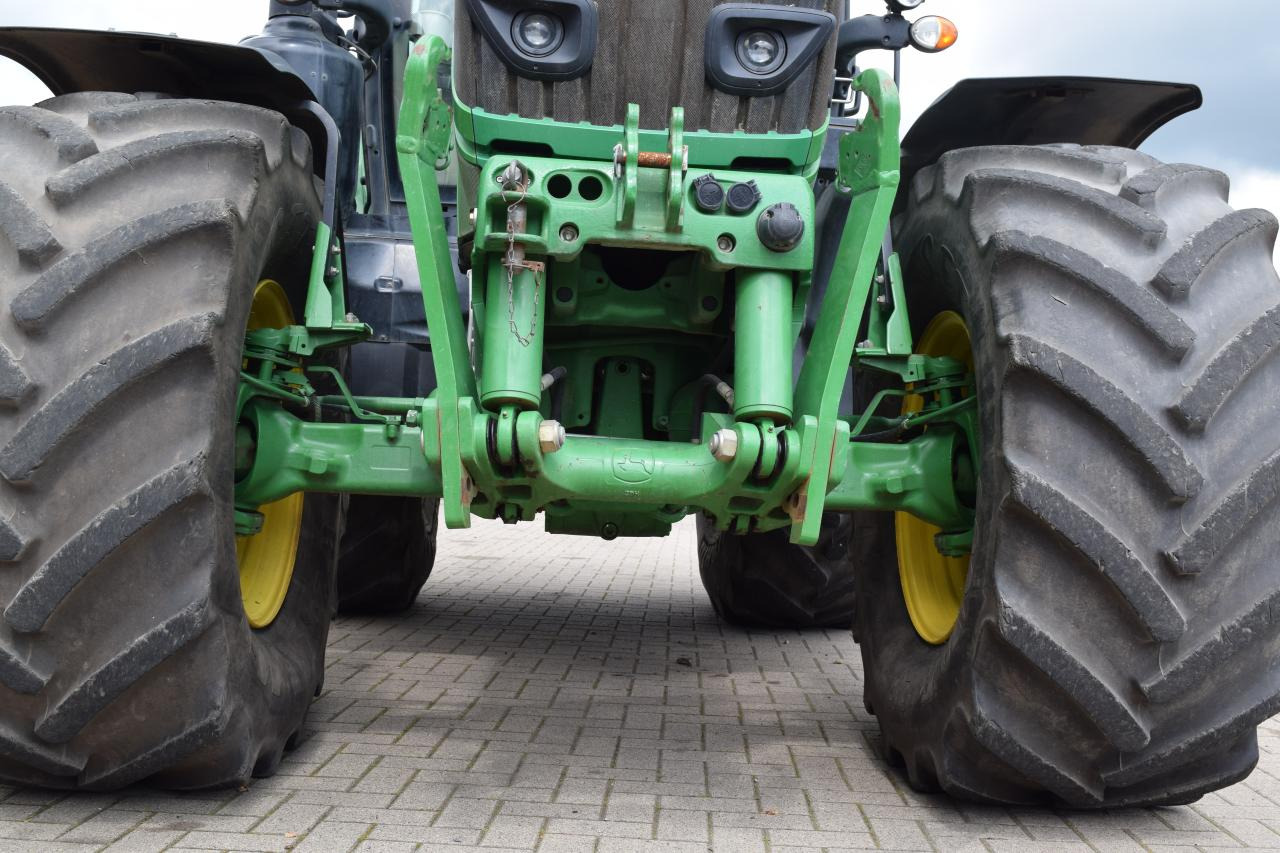 Trator John Deere 6215 R: foto 8