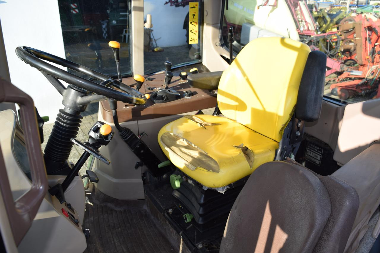 Trator John Deere 6220: foto 8