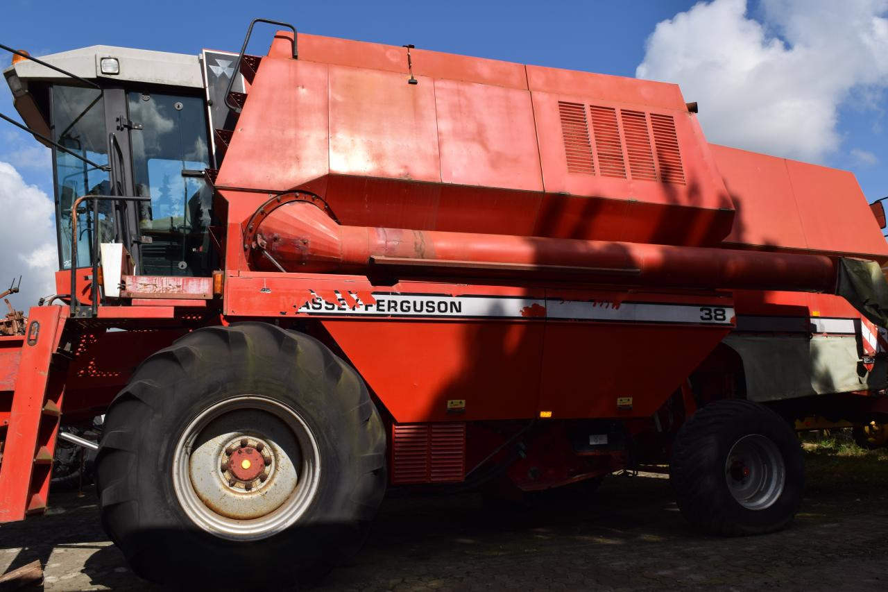 Massey Ferguson MF 38 - Ceifeira debulhadora: foto 3 Massey Ferguson MF 38 - Ceifeira debulhadora: foto 3