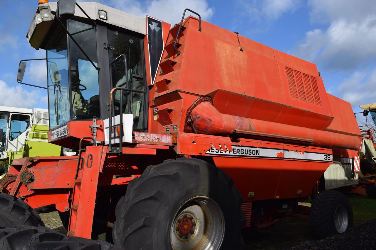Massey Ferguson MF 38 - Ceifeira debulhadora: foto 2 Massey Ferguson MF 38 - Ceifeira debulhadora: foto 2