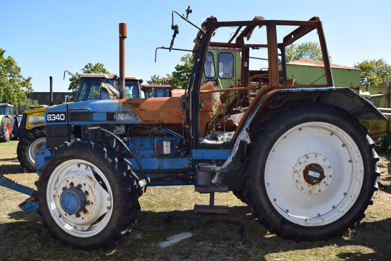 New Holland 8340 *zur Teileverwertung* - Trator: foto 3 New Holland 8340 *zur Teileverwertung* - Trator: foto 3