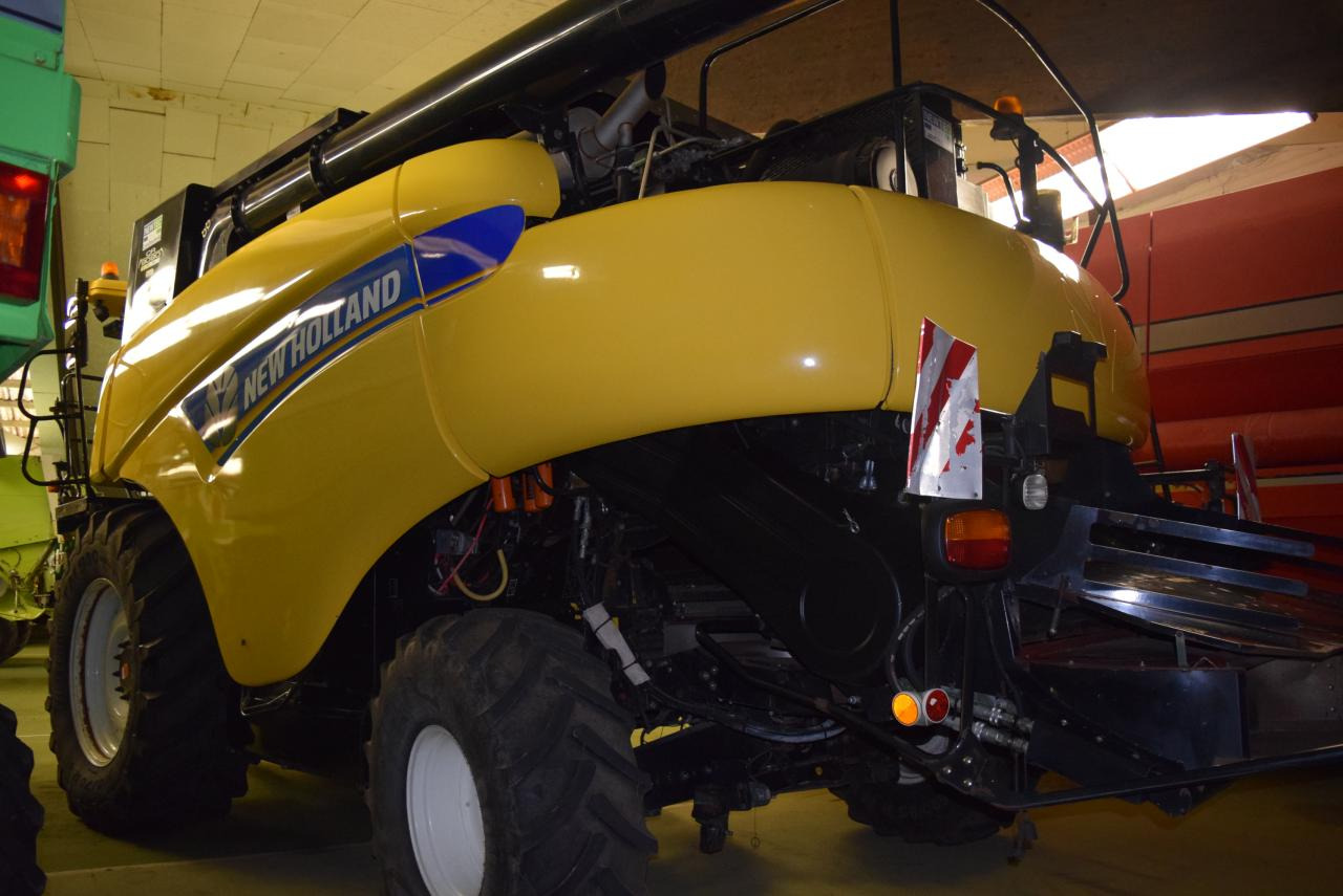 New Holland CR 9090 Elevation - Ceifeira debulhadora: foto 5 New Holland CR 9090 Elevation - Ceifeira debulhadora: foto 5