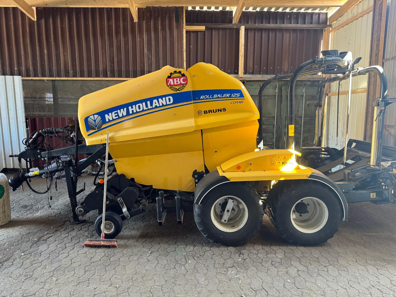 New Holland Rooll Baler 125 Combi - Enfardadeira de fardos redondos: foto 1 New Holland Rooll Baler 125 Combi - Enfardadeira de fardos redondos: foto 1