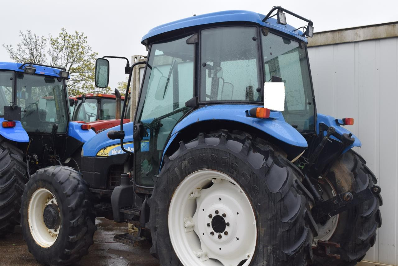 New Holland TD 5040 - Trator: foto 3 New Holland TD 5040 - Trator: foto 3