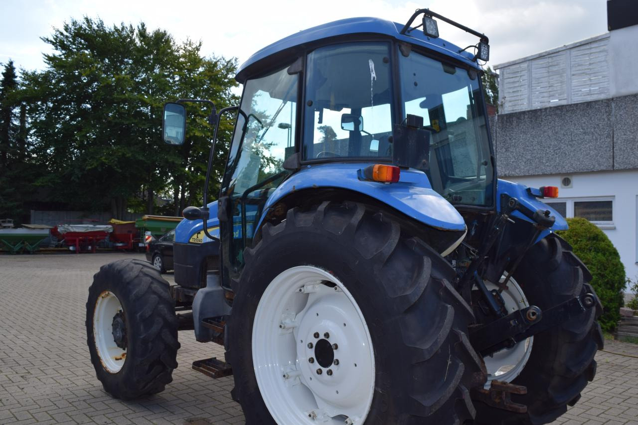 New Holland TD 5040 - Trator: foto 5 New Holland TD 5040 - Trator: foto 5