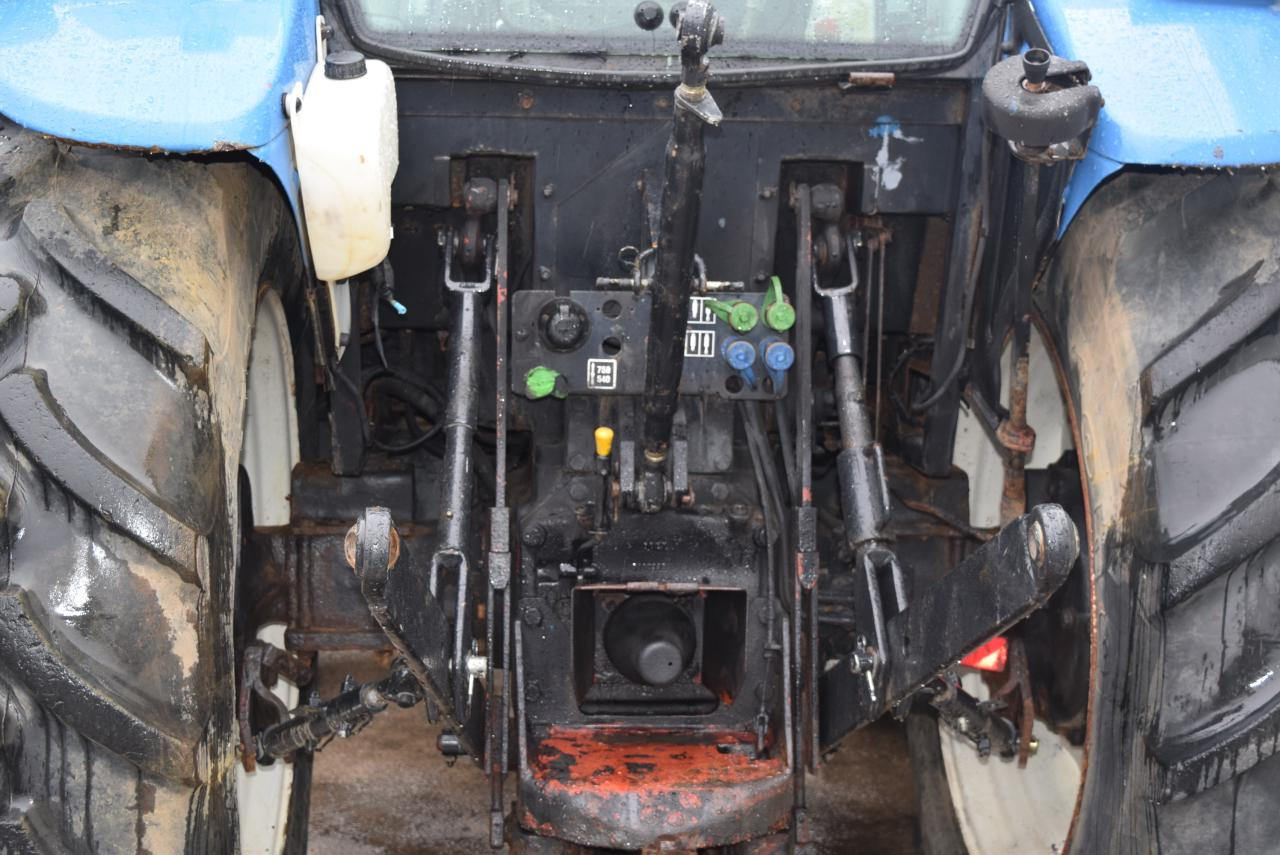 New Holland TD 5040 - Trator: foto 4 New Holland TD 5040 - Trator: foto 4