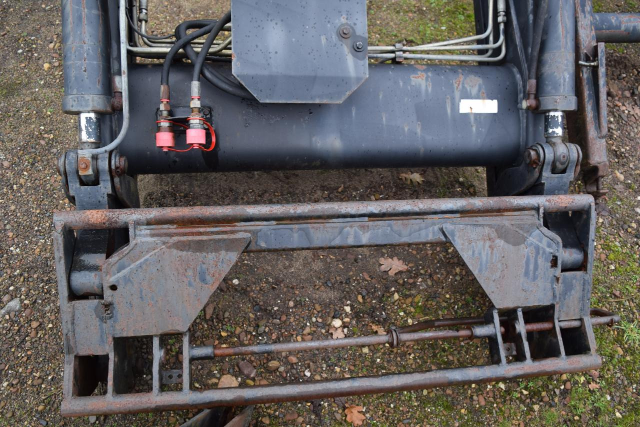Stoll Robust F71 - Carregador frontal para o trator: foto 2 Stoll Robust F71 - Carregador frontal para o trator: foto 2
