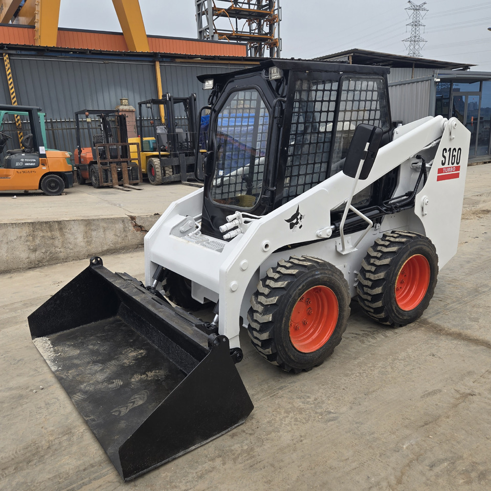 BOBCAT S160 - Mini pá carregadora: foto 1 BOBCAT S160 - Mini pá carregadora: foto 1