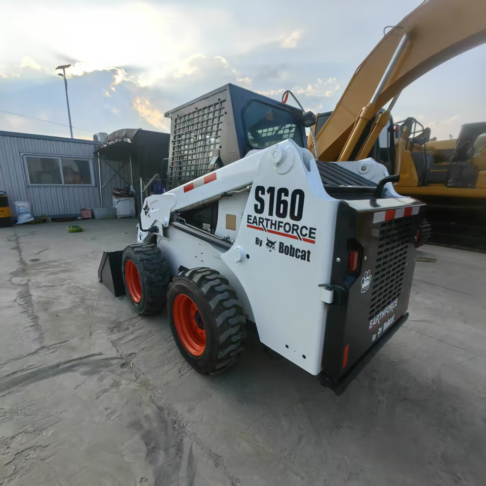 BOBCAT S160 - Mini pá carregadora: foto 2 BOBCAT S160 - Mini pá carregadora: foto 2