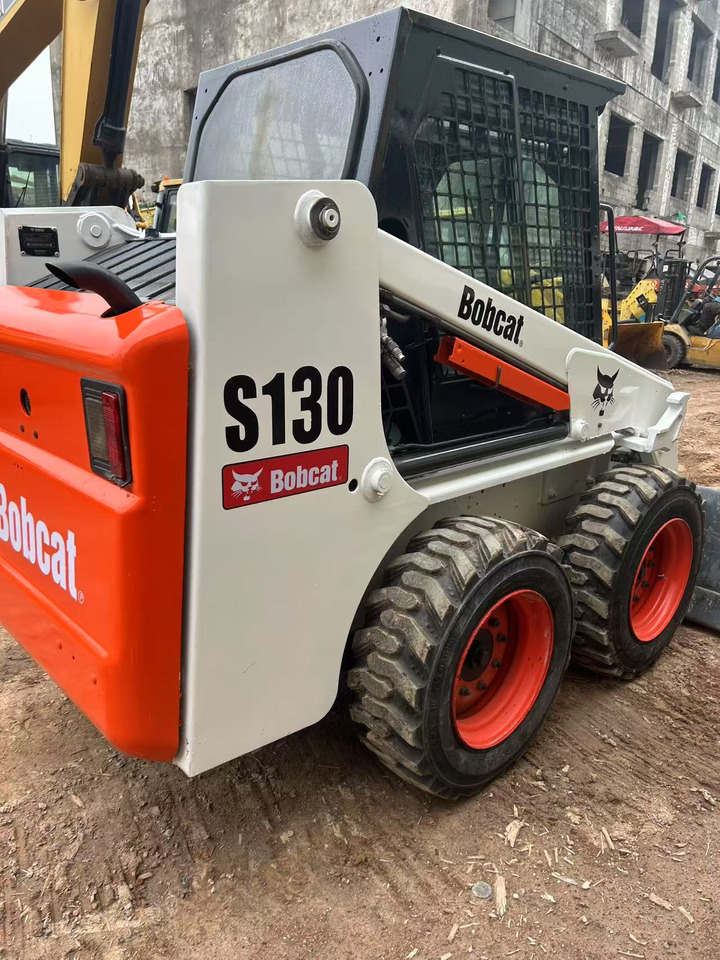 Bobcat S130 - Mini pá carregadora: foto 1 Bobcat S130 - Mini pá carregadora: foto 1