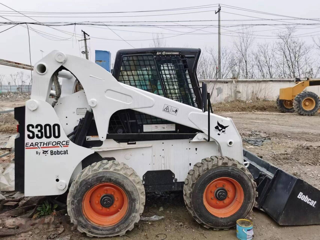 Bobcat S300 - Mini pá carregadora: foto 1 Bobcat S300 - Mini pá carregadora: foto 1