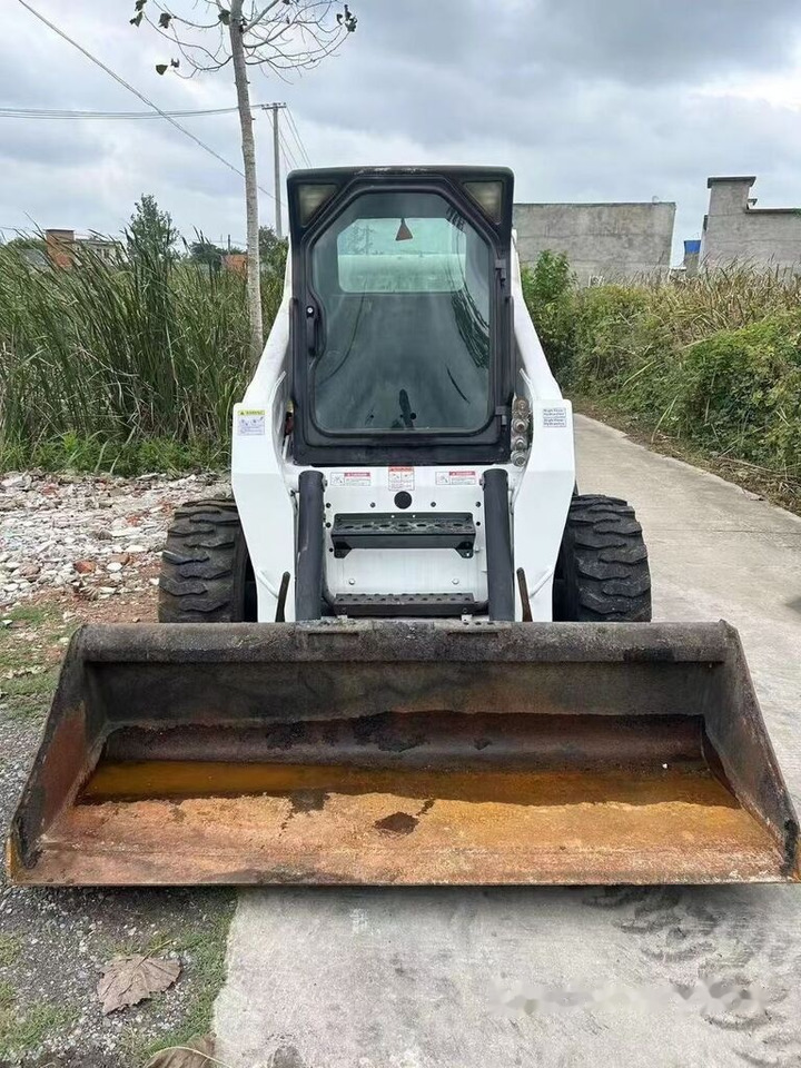 Bobcat S300 - Mini pá carregadora: foto 1 Bobcat S300 - Mini pá carregadora: foto 1