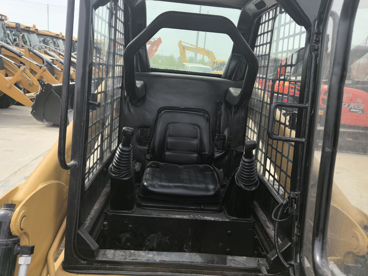 Mini pá carregadora CAT 246D: foto 8