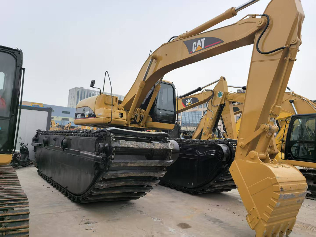 CATERPILLAR 320C boat excavator - Escavadeira flutuante: foto 3 CATERPILLAR 320C boat excavator - Escavadeira flutuante: foto 3