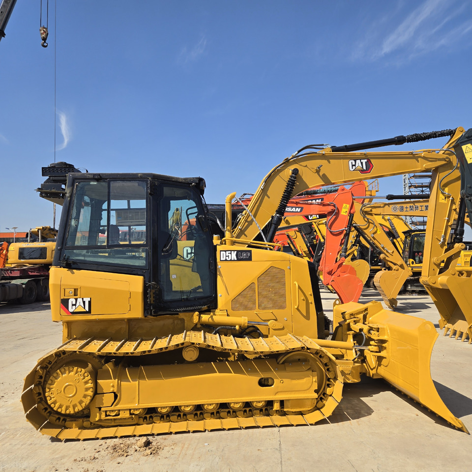 CATERPILLAR D5K - Buldôzer: foto 1 CATERPILLAR D5K - Buldôzer: foto 1