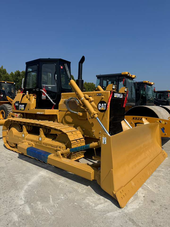 CATERPILLAR D6G - Buldôzer: foto 1 CATERPILLAR D6G - Buldôzer: foto 1